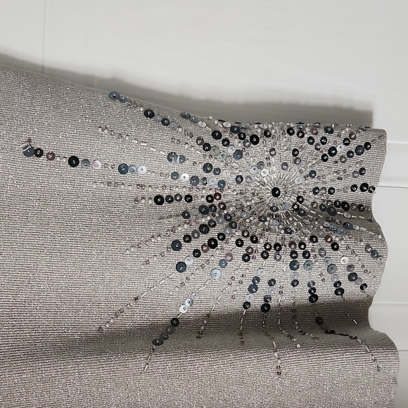 Gorgeous beaded silver knitted top - Picture 2 of 8